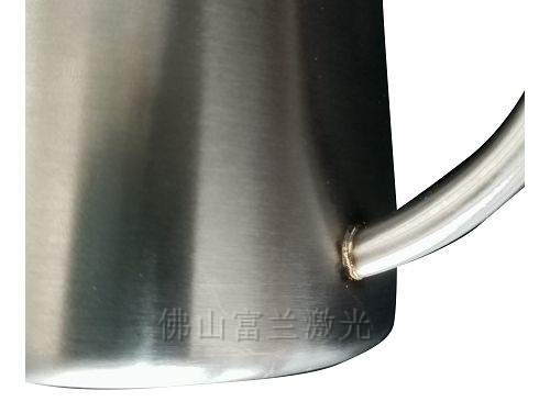 不(bù)鏽鋼水(shuǐ)壺激光(guāng)焊接壺嘴